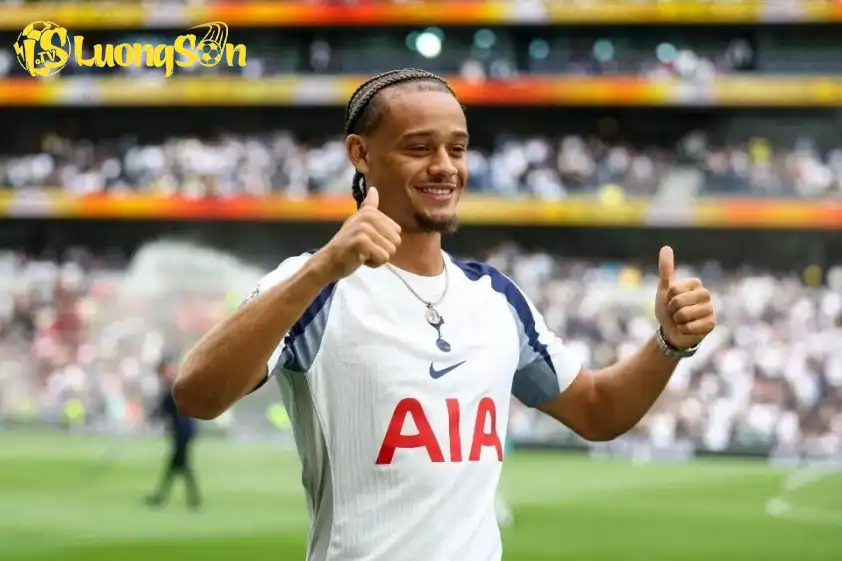 Liệu Simons có gánh vác được hàng công của Tottenham?