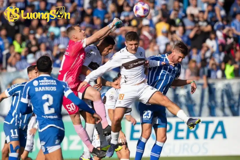 Với phong độ tốt hơn và lợi thế sân nhà, Platense nhiều khả năng sẽ giành được 3 điểm trong trận đấu này. Với phong độ tốt hơn và lợi thế sân nhà, Platense nhiều khả năng sẽ giành được 3 điểm trong trận đấu này.