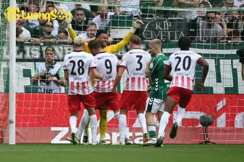 Noah Atubolu thiết lập kỷ lục mới tại Bundesliga. Ảnh: Onefootball Noah Atubolu thiết lập kỷ lục mới tại Bundesliga.