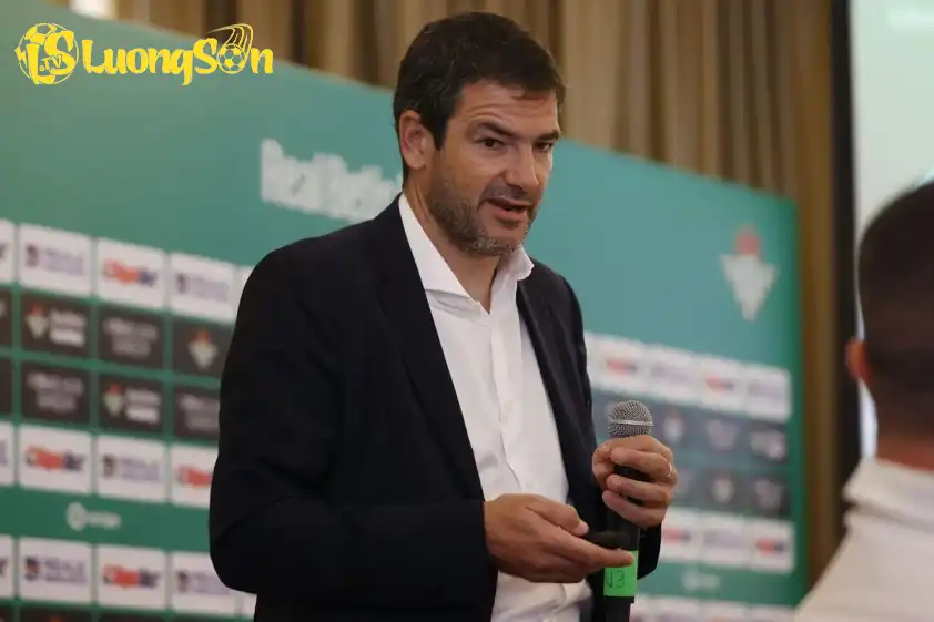 Giám đốc điều hành Real Betis đã tiết lộ những phức tạp trong vụ chuyển nhượng Antony (Ảnh: The Sun). Giám đốc điều hành Real Betis đã tiết lộ những phức tạp trong vụ chuyển nhượng Antony