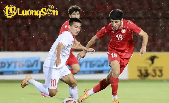 U23 Tajikistan (áo đỏ) được dự đoán sẽ chiến thắng. U23 Tajikistan (áo đỏ) được dự đoán sẽ chiến thắng.