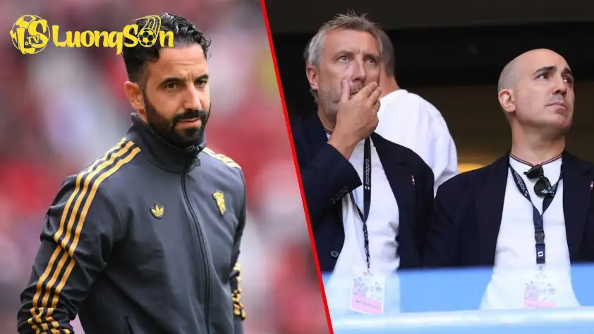 Wilcox (ở giữa) và Berrada cho rằng MU lọt vào top 6 là thành công.