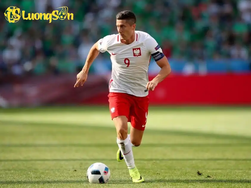 Lewandowski đã bắt đầu cho thấy những dấu hiệu tuổi tác trong thời gian gần đây (Ảnh: The Independent) Lewandowski đã bắt đầu cho thấy những dấu hiệu tuổi tác trong thời gian gần đây