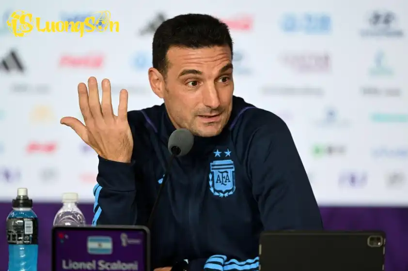 HLV Scaloni hứa hẹn sẽ trao thêm cơ hội cho các nhân tố mới HLV Scaloni hứa hẹn sẽ trao thêm cơ hội cho các nhân tố mới