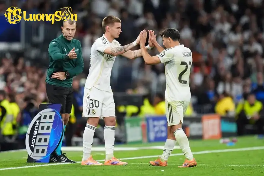 HLV Xabi Alonso sẽ phải cân nhắc giữa Brahim Diaz và Mastantuono