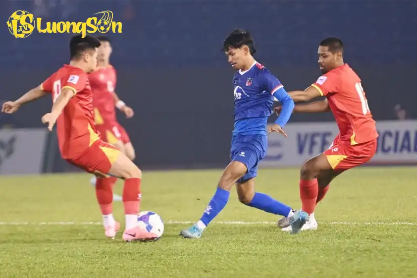 Mặc dù đã giành chiến thắng trước Nepal, nhưng ĐT Việt Nam vẫn cần phải cải thiện nhiều điều. Mặc dù đã giành chiến thắng trước Nepal, nhưng ĐT Việt Nam vẫn cần phải cải thiện nhiều điều.