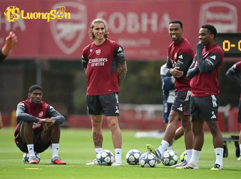 Arsenal vẫn chưa để thủng lưới bàn nào tại đấu trường C1