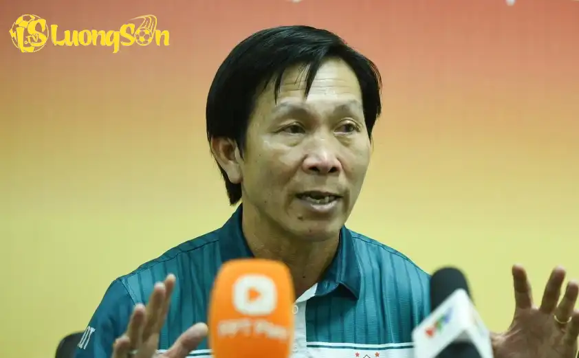 HLV Lê Quang Trãi bày tỏ sự tiếc nuối khi HAGL đánh rơi điểm ở những phút cuối HLV Lê Quang Trãi bày tỏ sự tiếc nuối khi HAGL đánh rơi điểm ở những phút cuối